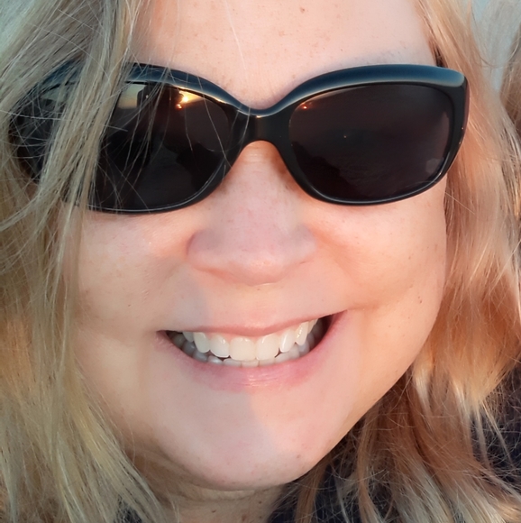 Meet your Posher, Joan - Picture 2 of 2